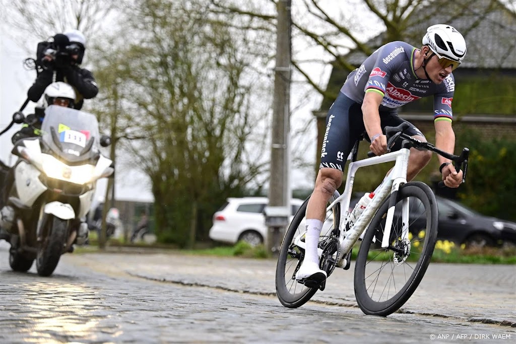 Belgische politie op zoek naar man die naar Mathieu van der Poel spuugde Belgische politie op zoek naar man die naar Mathieu van der Poel spuugde