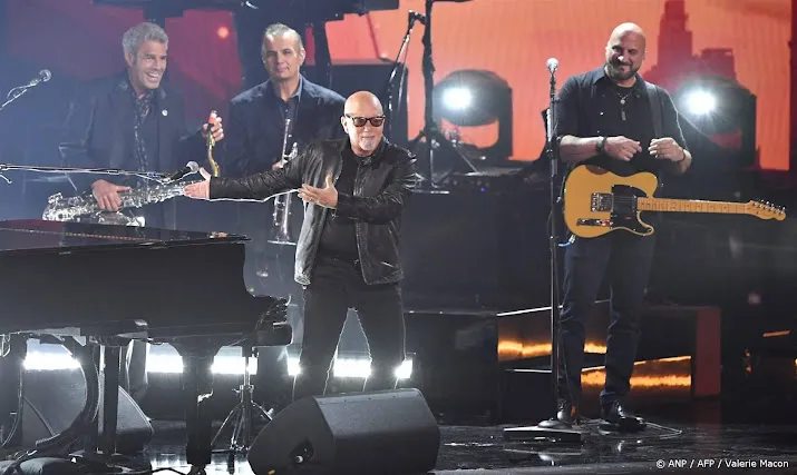 Billy Joel valt tijdens optreden in Connecticut Billy Joel valt tijdens optreden in Connecticut