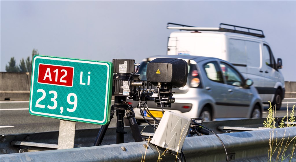 Bondgenoot van hardrijders Flitsmeister inmiddels innig omarmd door de overheid Bondgenoot van hardrijders Flitsmeister inmiddels innig omarmd door de overheid