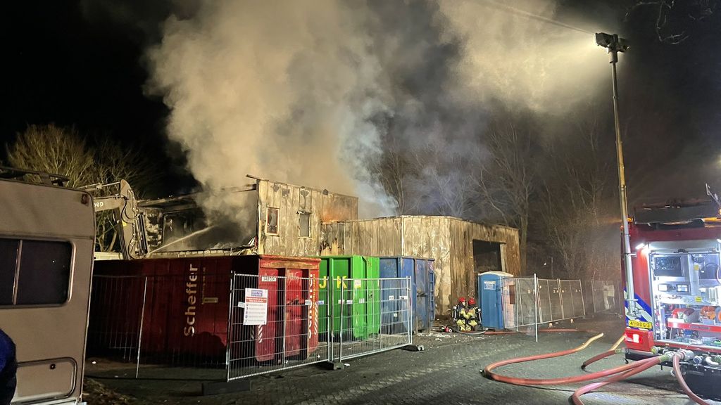 Grote brand in oude brandweerkazerne Urk