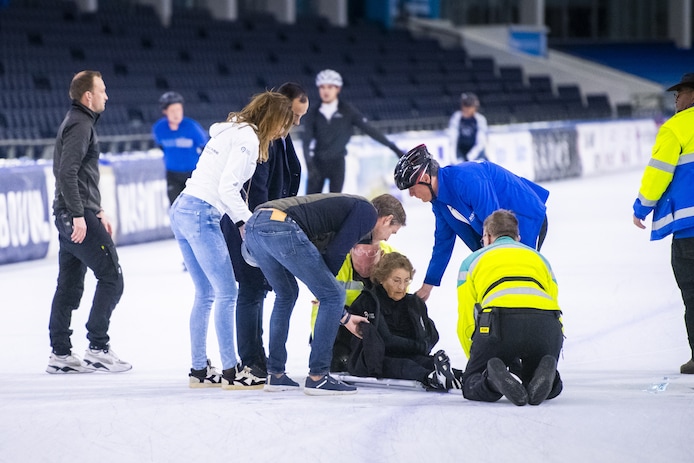 Prinses Margriet heeft breuk in bovenarm opgelopen na val schaatsevenement Prinses Margriet heeft breuk in bovenarm opgelopen na val schaatsevenement