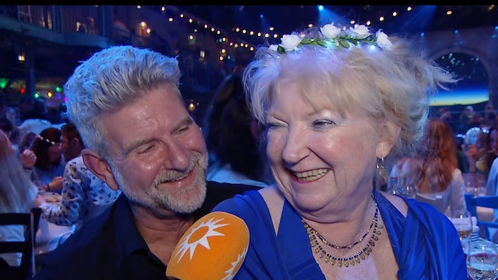Songclash tussen Anouk en Amanda eindigd overwachts met duidelijke winnaar Songclash tussen Anouk en Amanda eindigd overwachts met duidelijke winnaar