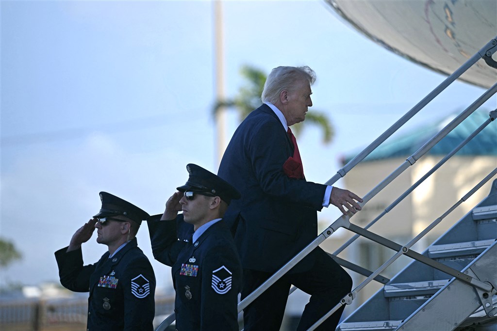 Trump zegt dat er ‘opties’ zijn voor een derde termijn