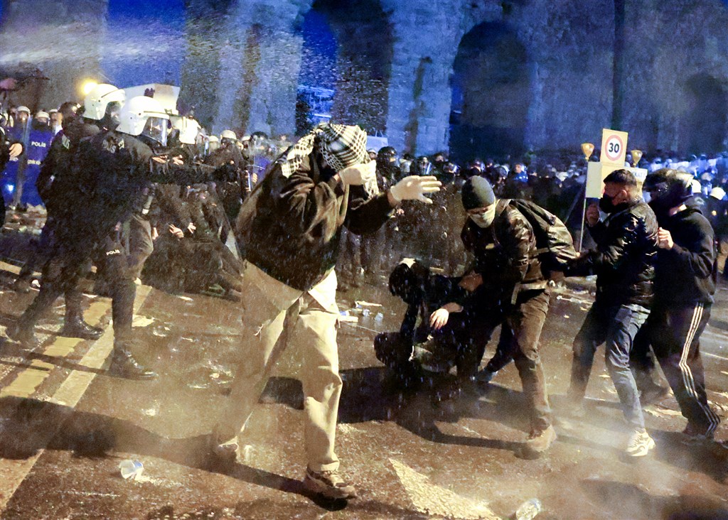 Turkse protesten steeds grimmiger, Imamoglu vanavond voor rechter Turkse protesten steeds grimmiger, Imamoglu vanavond voor rechter