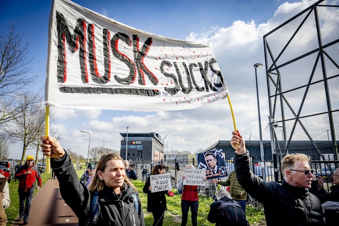 Wereldwijd demonstraties tegen Tesla-baas Elon Musk: Tesla Take Down-dag Wereldwijd demonstraties tegen Tesla-baas Elon Musk: Tesla Take Down-dag