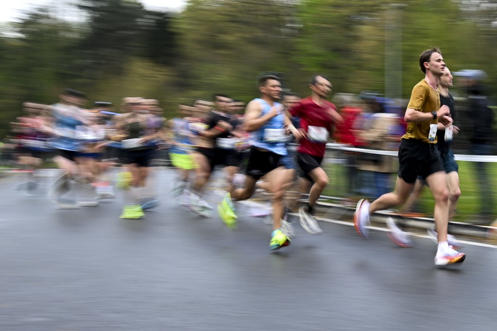 Hardloper (25) overleden na hitteberoerte tijdens marathon Enschede Hardloper (25) overleden na hitteberoerte tijdens marathon Enschede