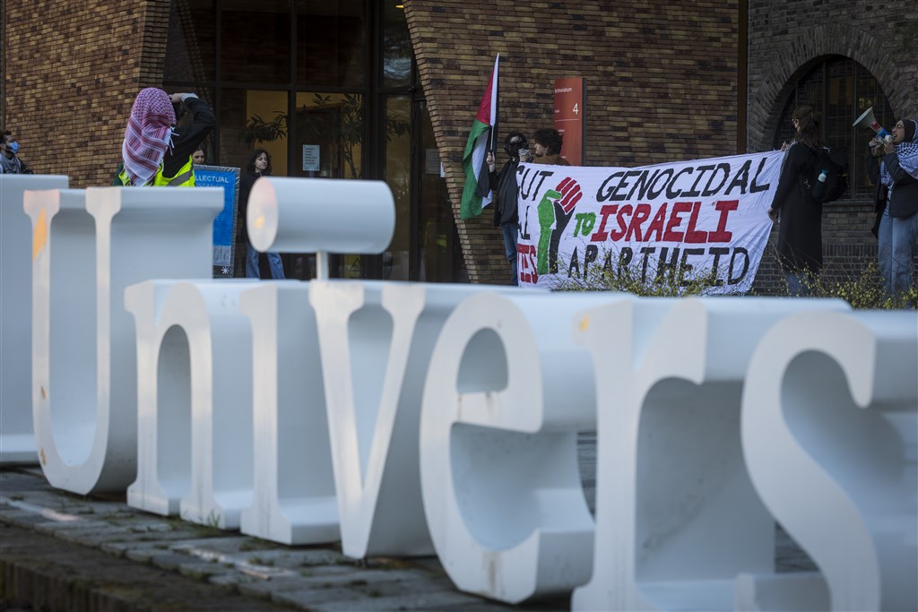 Radboud krijgt advies: stop voorlopig met samenwerking universiteiten Israël Radboud krijgt advies: stop voorlopig met samenwerking universiteiten Israël