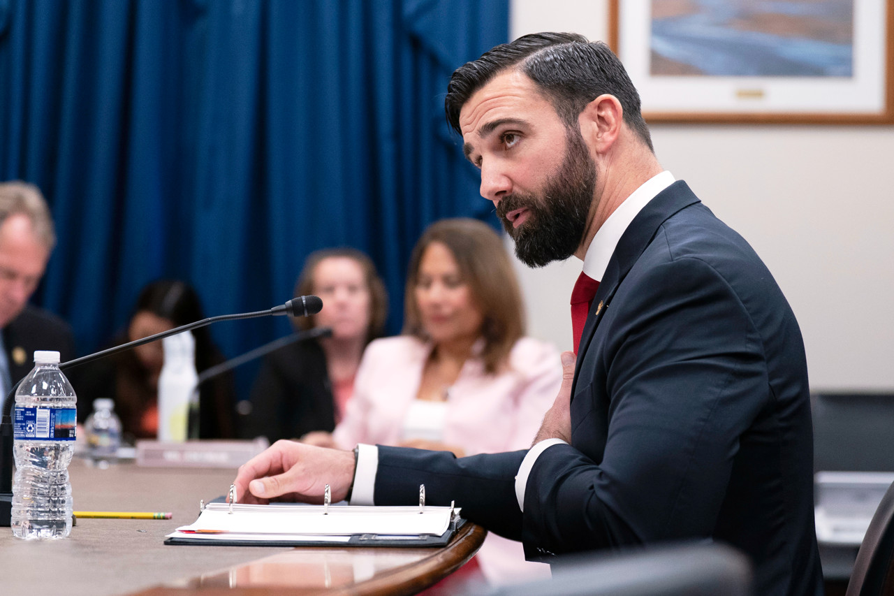 Directeur Amerikaanse rampenbestrijdingsdienst ontslagen, vlak voor orkaanseizoen Directeur Amerikaanse rampenbestrijdingsdienst ontslagen, vlak voor orkaanseizoen