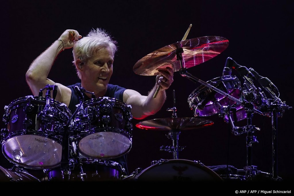 Drummer Josh Freese na twee jaar weer weg bij Foo Fighters Drummer Josh Freese na twee jaar weer weg bij Foo Fighters