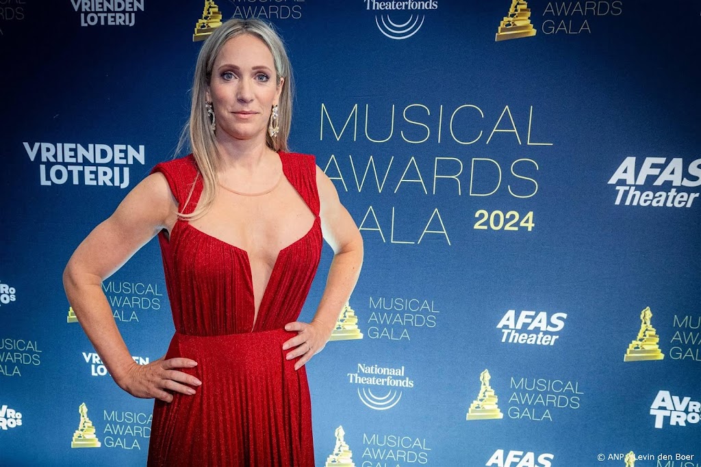 Hélène Hendriks mist start Oranjezomer vanwege operatie: ‘Komt gewoon weer goed’ Hélène Hendriks mist start Oranjezomer vanwege operatie: ‘Komt gewoon weer goed’