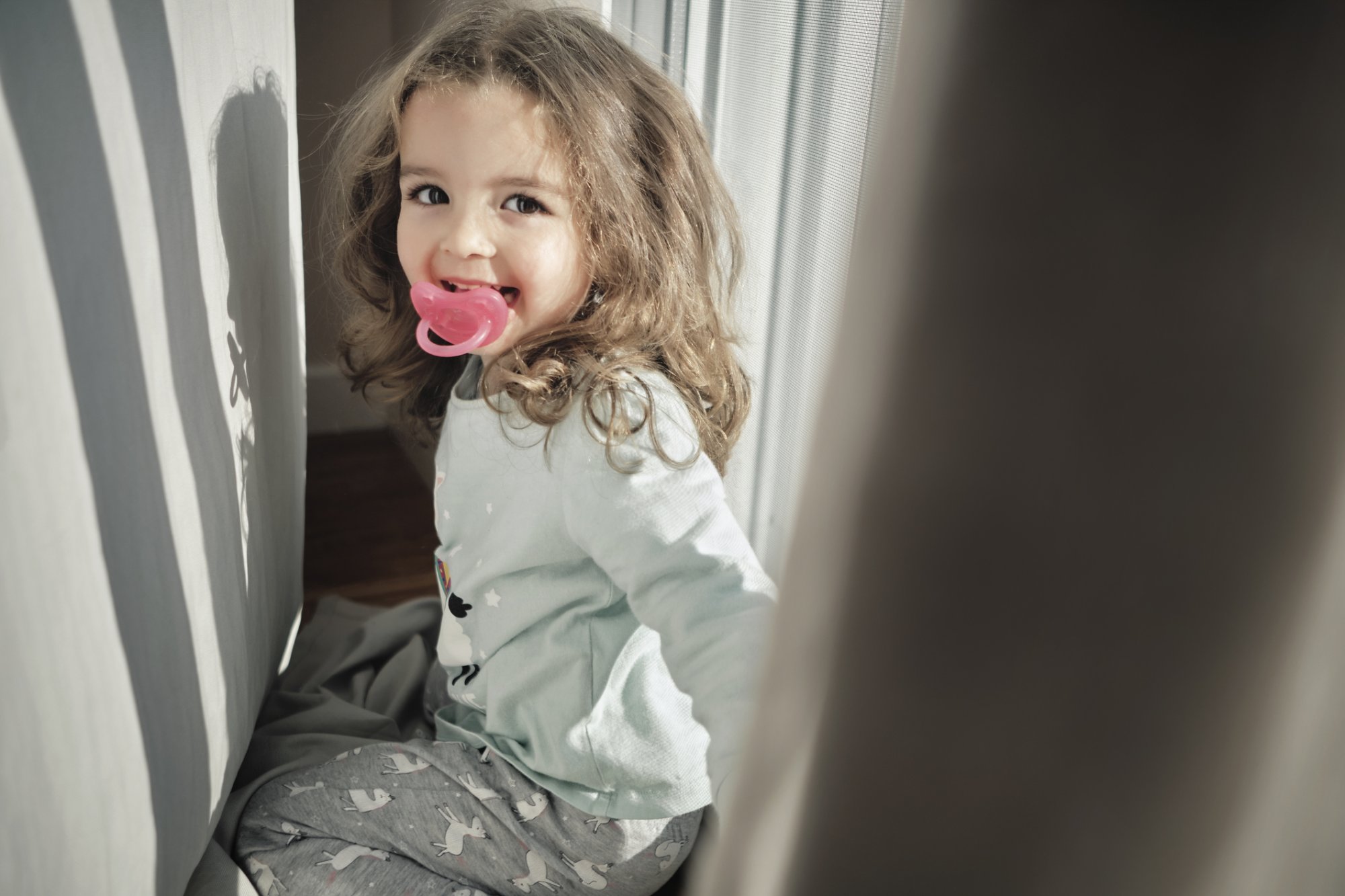 Lispelen en scheve tanden: is een speen echt zo slecht voor het gebit van je kind? Lispelen en scheve tanden: is een speen echt zo slecht voor het gebit van je kind?