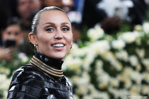 Miley Cyrus liep ‘verschrikkelijke ontsteking’ op bij filmopnames Miley Cyrus liep ‘verschrikkelijke ontsteking’ op bij filmopnames