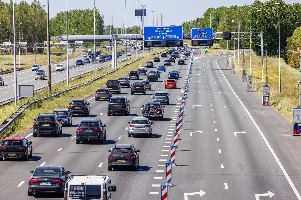 Ochtend begint met lange file op A1 door omrijders afsluiting A12 Ochtend begint met lange file op A1 door omrijders afsluiting A12