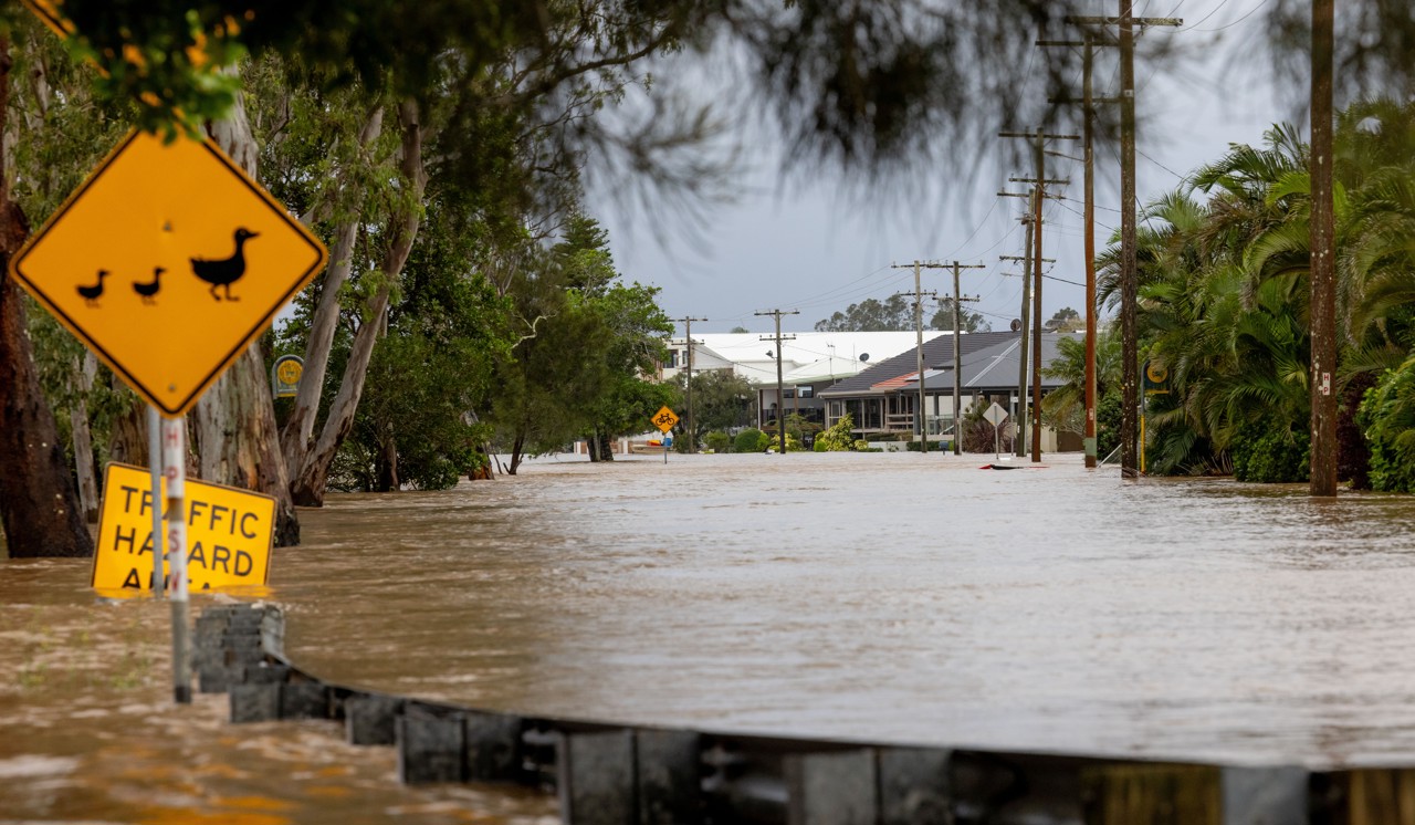 Overstromingen in Australië door extreme regenval, tienduizenden geïsoleerd Overstromingen in Australië door extreme regenval, tienduizenden geïsoleerd