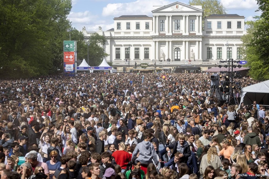 Rond 45.000 bezoekers op vol terrein Bevrijdingspop Haarlem Rond 45.000 bezoekers op vol terrein Bevrijdingspop Haarlem