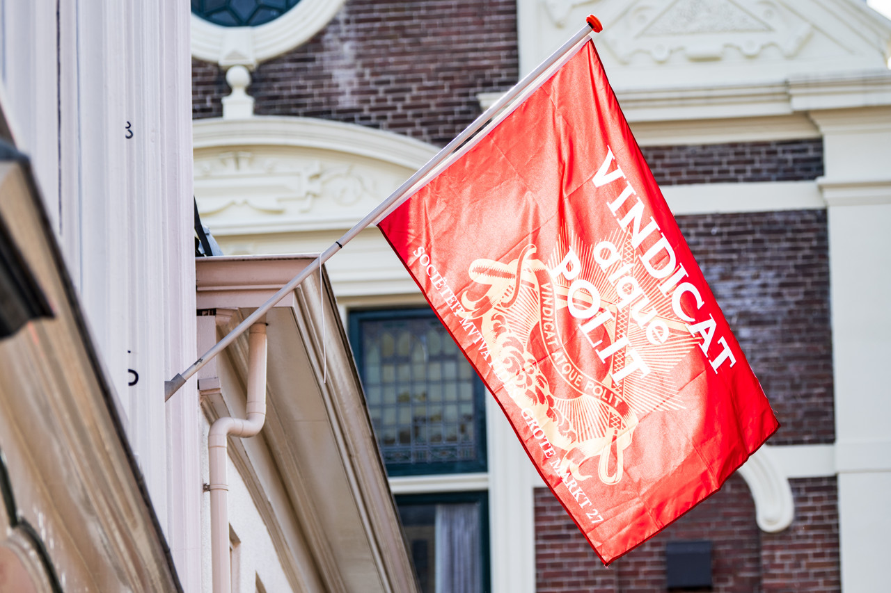 Tien eerstejaarsleden Vindicat komen ‘gebrandmerkt’ thuis na weekend weg Tien eerstejaarsleden Vindicat komen ‘gebrandmerkt’ thuis na weekend weg