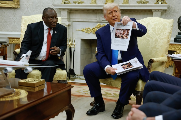 Trump toont Zuid-Afrikaanse Ramaphosa beelden van ‘witte genocide’ Trump toont Zuid-Afrikaanse Ramaphosa beelden van ‘witte genocide’