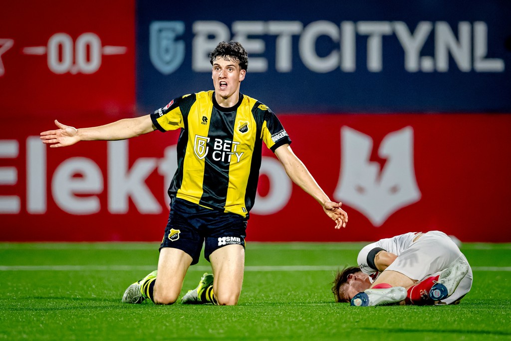 Vitesse verliest proflicentie, voortbestaan club opnieuw aan zijden draadje Vitesse verliest proflicentie, voortbestaan club opnieuw aan zijden draadje