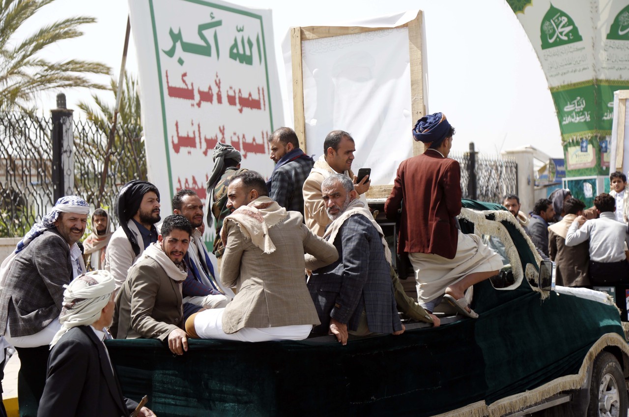 VS stoppen bombarderen Houthi’s in Jemen, Oman bemiddelt wapenstilstand VS stoppen bombarderen Houthi’s in Jemen, Oman bemiddelt wapenstilstand