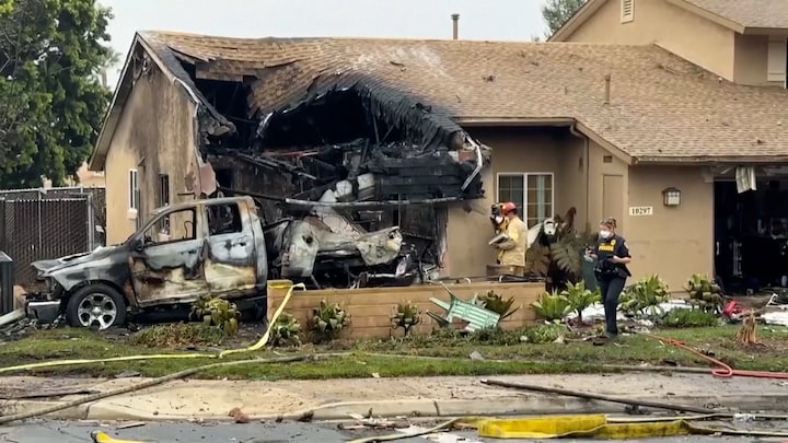 Zeker twee doden bij crash privévliegtuig in Amerikaanse woonwijk Zeker twee doden bij crash privévliegtuig in Amerikaanse woonwijk